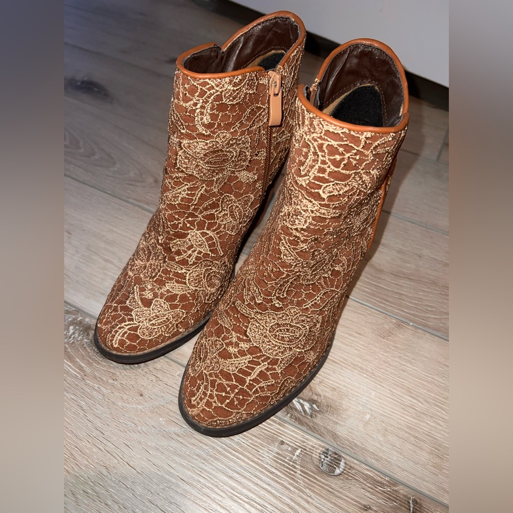 Lace brown booties!